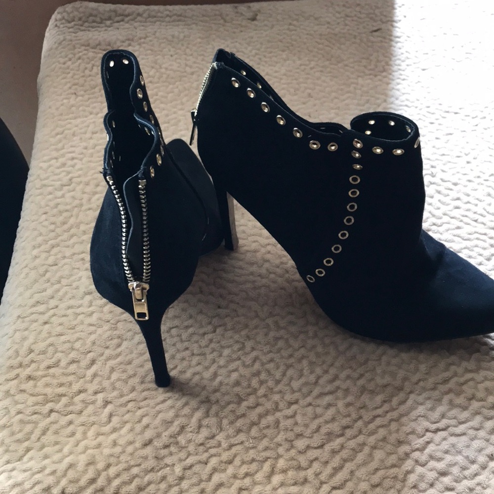 Izabella Rue Booties - Picture 2 of 8